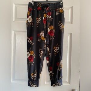 One By Chapter One Black Floral Pants With Pockets Size Medium